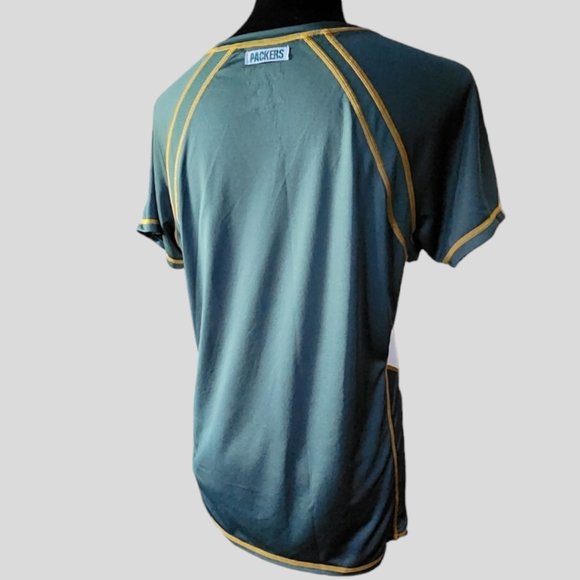 PACKERS By Majestic V neck short sleeve top with 3D Writing on front. Size LARGE - Picture 4 of 7